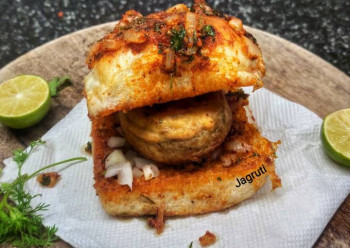 Masala Vada Pav